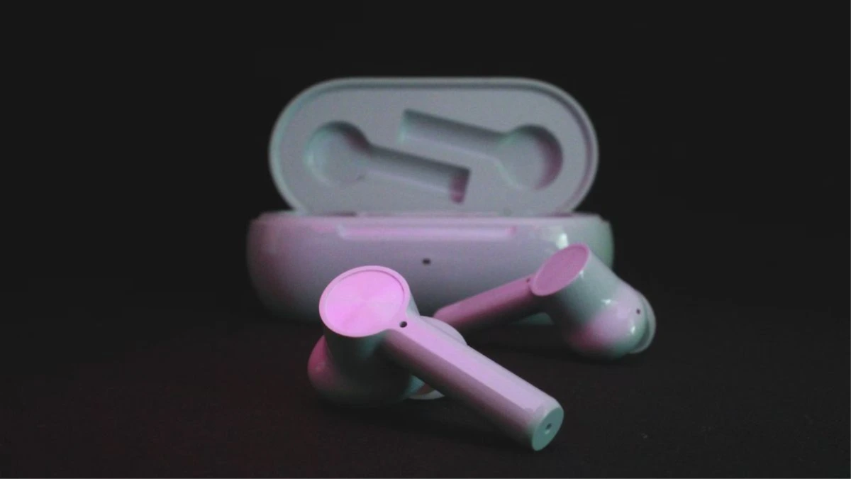 Noise Cancelling Earbuds Under 2000 From Brands like Realme boAt And Many More